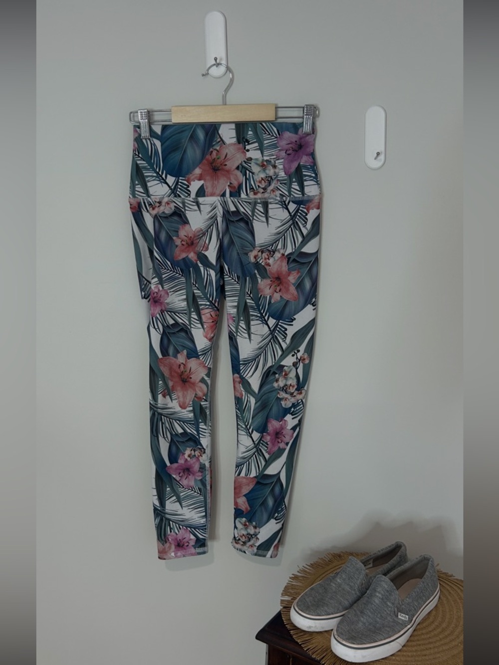 Evolution and Creation Tropical Floral crop Leggings ❤️M